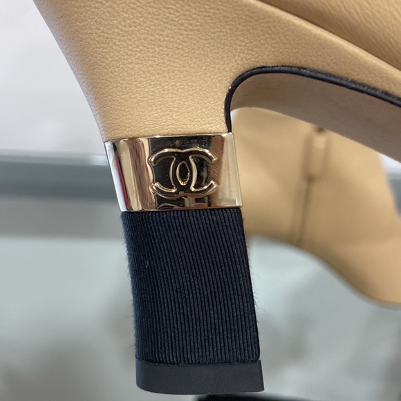 Chanel beige and black ankle booties (NWT) never worn Size 40C - Picture 4 of 7